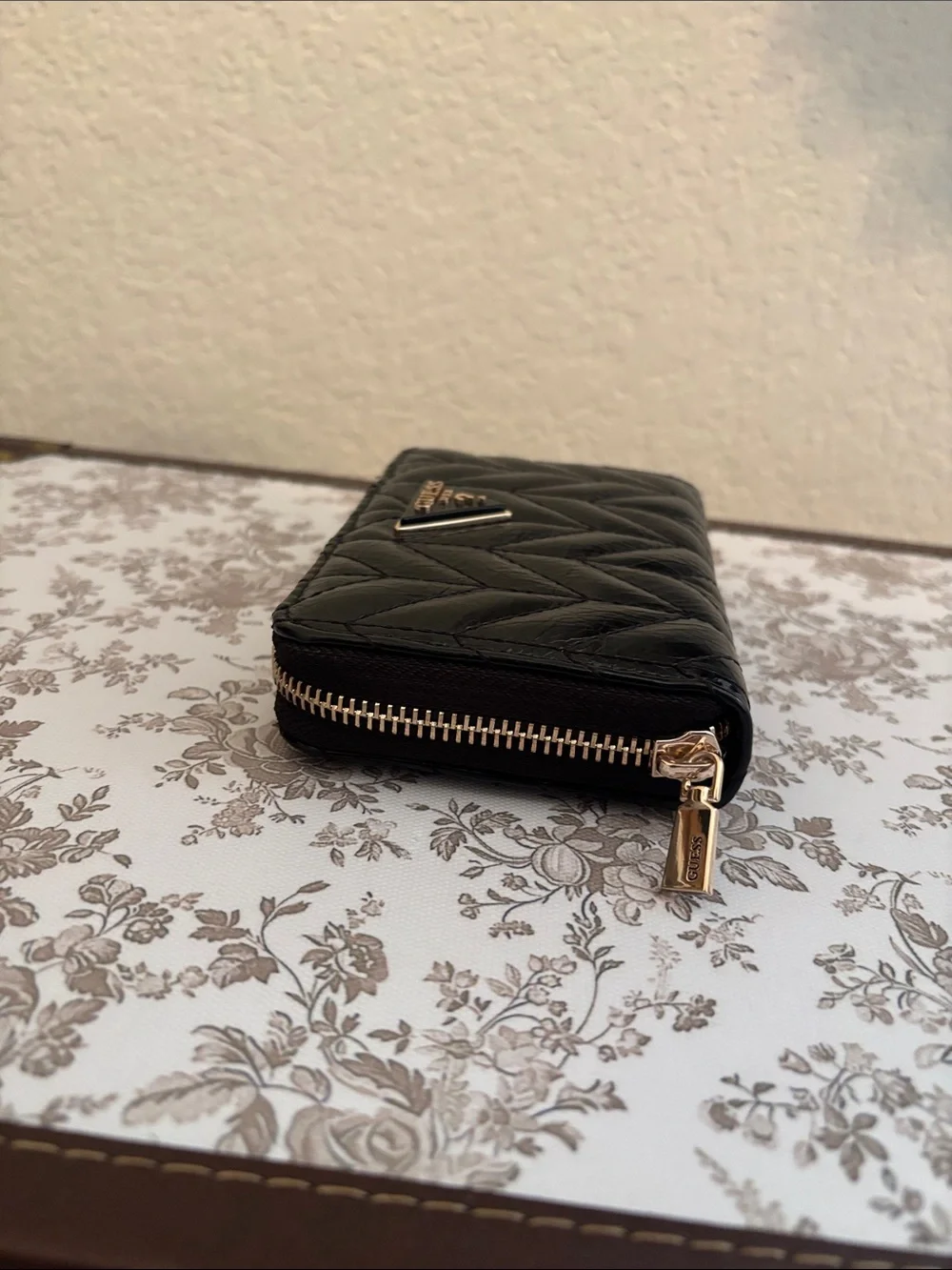 Guess Chevron Quilted Compact Black Leather Wallet Clutch for Bag Like New